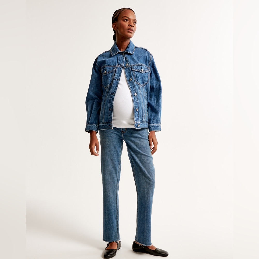 Abercrombie Maternity 90s Straight Jean
MEDIUM WITH RAW HEM